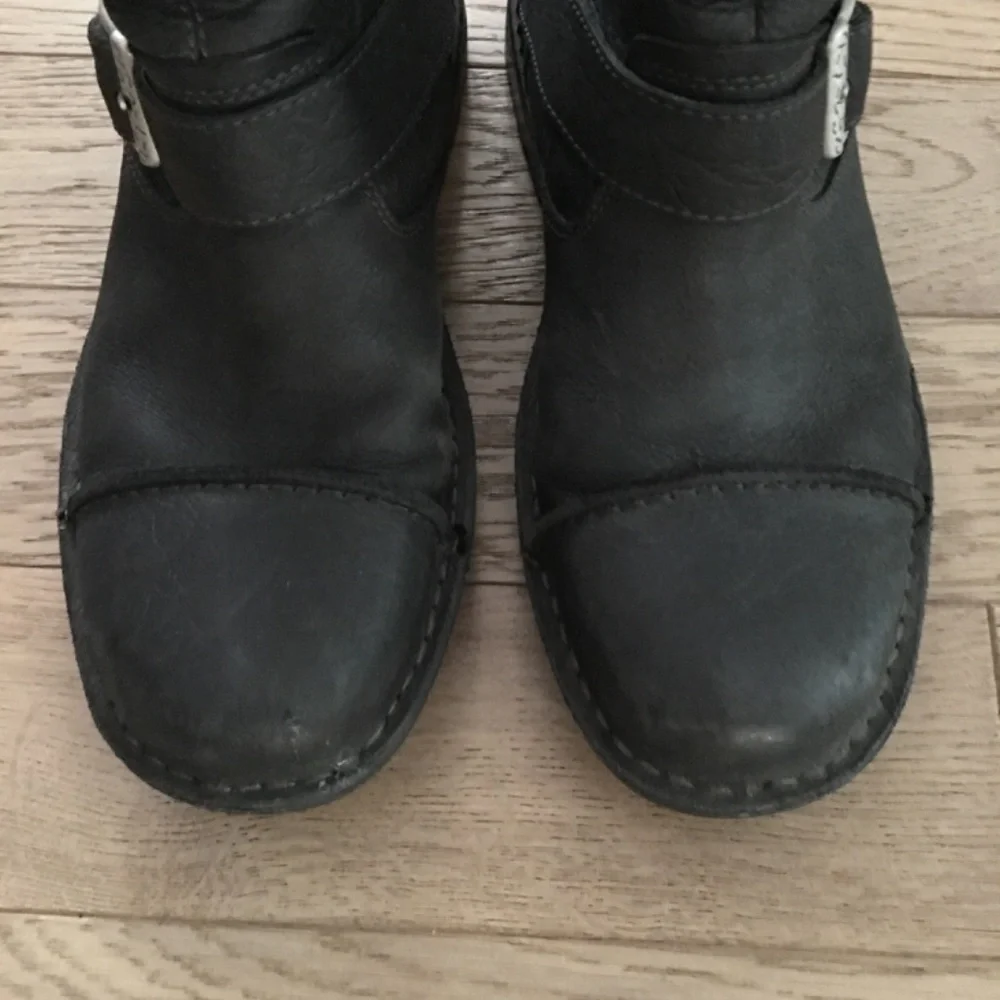 UGG Men”s Rockville ll Leather Moto Boots Black Size 8 Style 3040 Waterproof